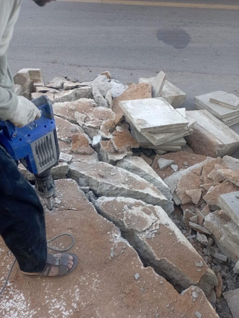 تكسر جدران بالرياض