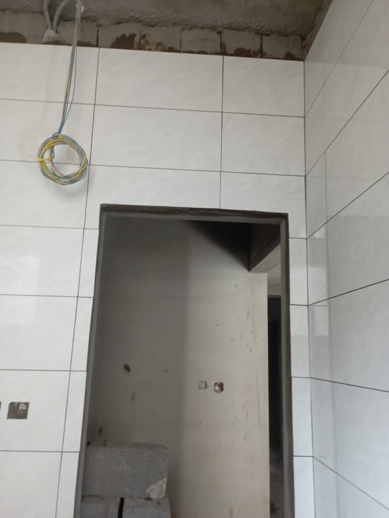 تكسير جدران بالرياض