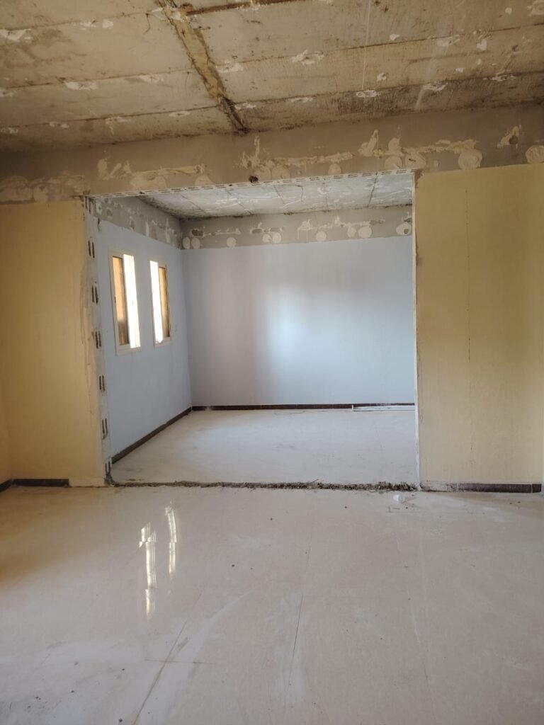 تكسر جدران بالرياض