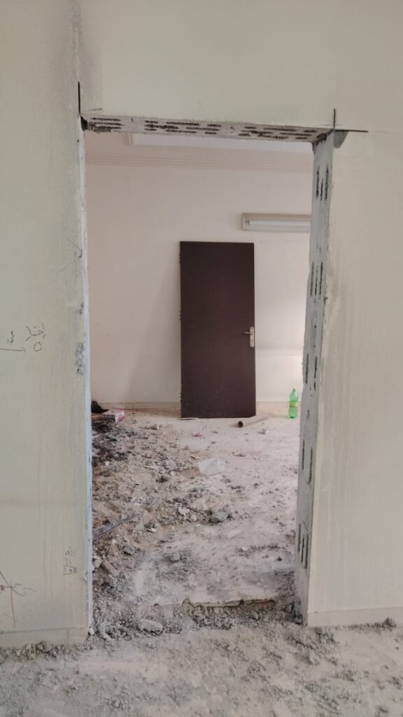 تكسر جدران بالرياض